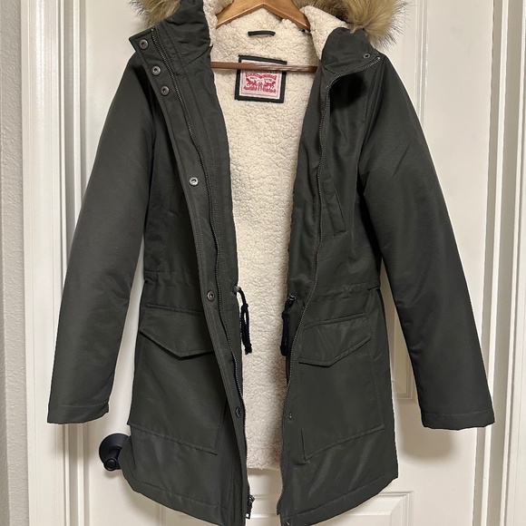 Levi’s Women's Hooded Fishtail Parka With Faux-Fur Trim Olive / Military Green S - Picture 7 of 13